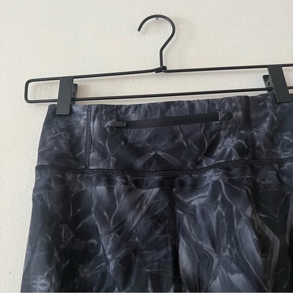 Sweaty Betty Zero Gravity Run Leggings in Tonal Iridescence - Picture 7 of 9